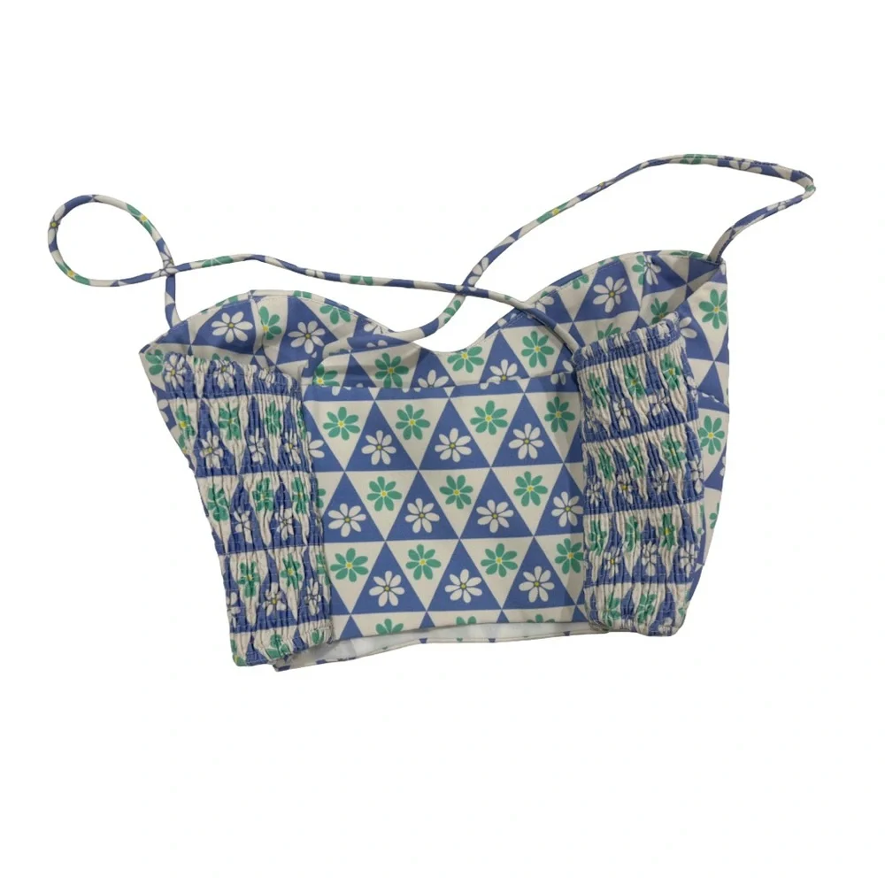 Zara details features